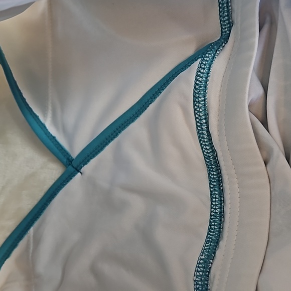 Danskin exercise top. - Picture 6 of 6